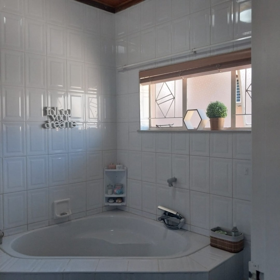 4 Bedroom Property for Sale in El Toro Park Northern Cape